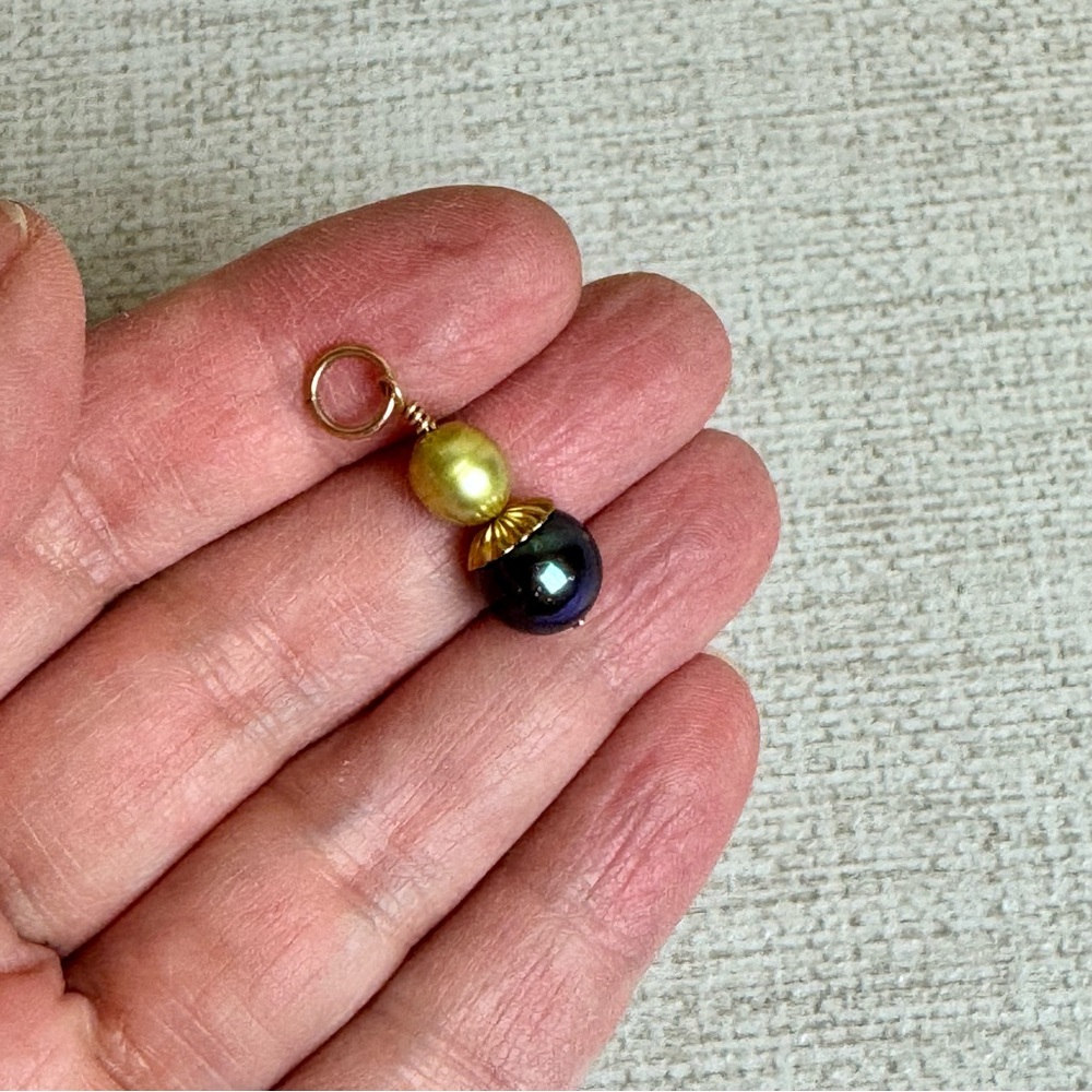 Handmade Freshwater Pearl Pendant Green